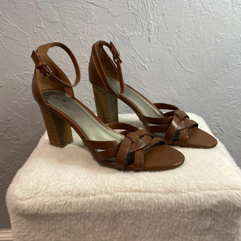 WORTHINGTON WOMEN’S BARRA CRISSCROSS BLOCK HEELED SANDALS IN BROWN SZ 10